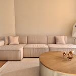 Beige elementen bank in rechtse opstelling, 2025